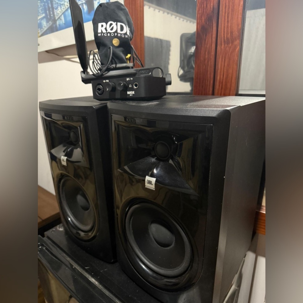 Black (Pair) JBL Speakers 305P MkII